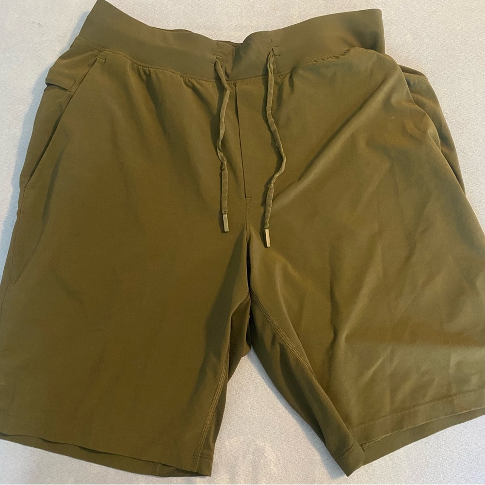 Men's Lululemon T.H.E. Linerless Shorts Size M Olive Green